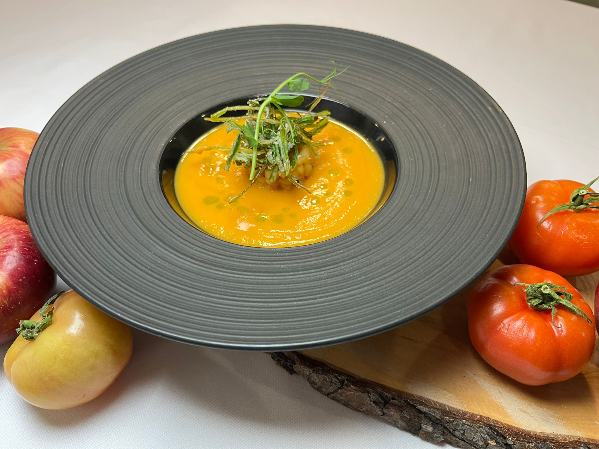Sopa de Tomate e Maçã com Palha de Alho francês - II